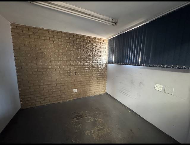 183M² WAREHOUSE TO LET IN ROBERTVILLE